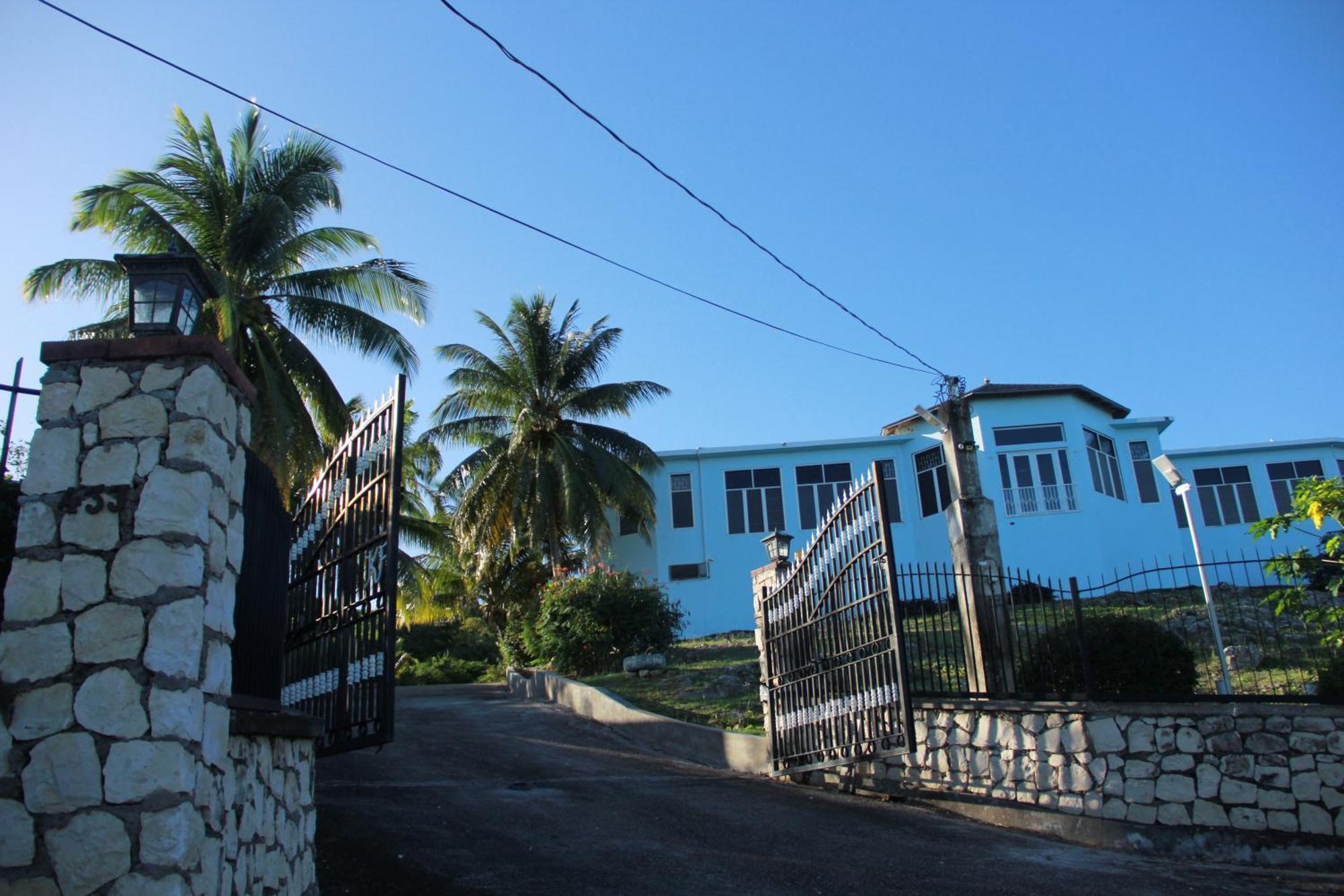 Sunshine Lodge: Your Home Away From Home Montego Bay Exterior foto