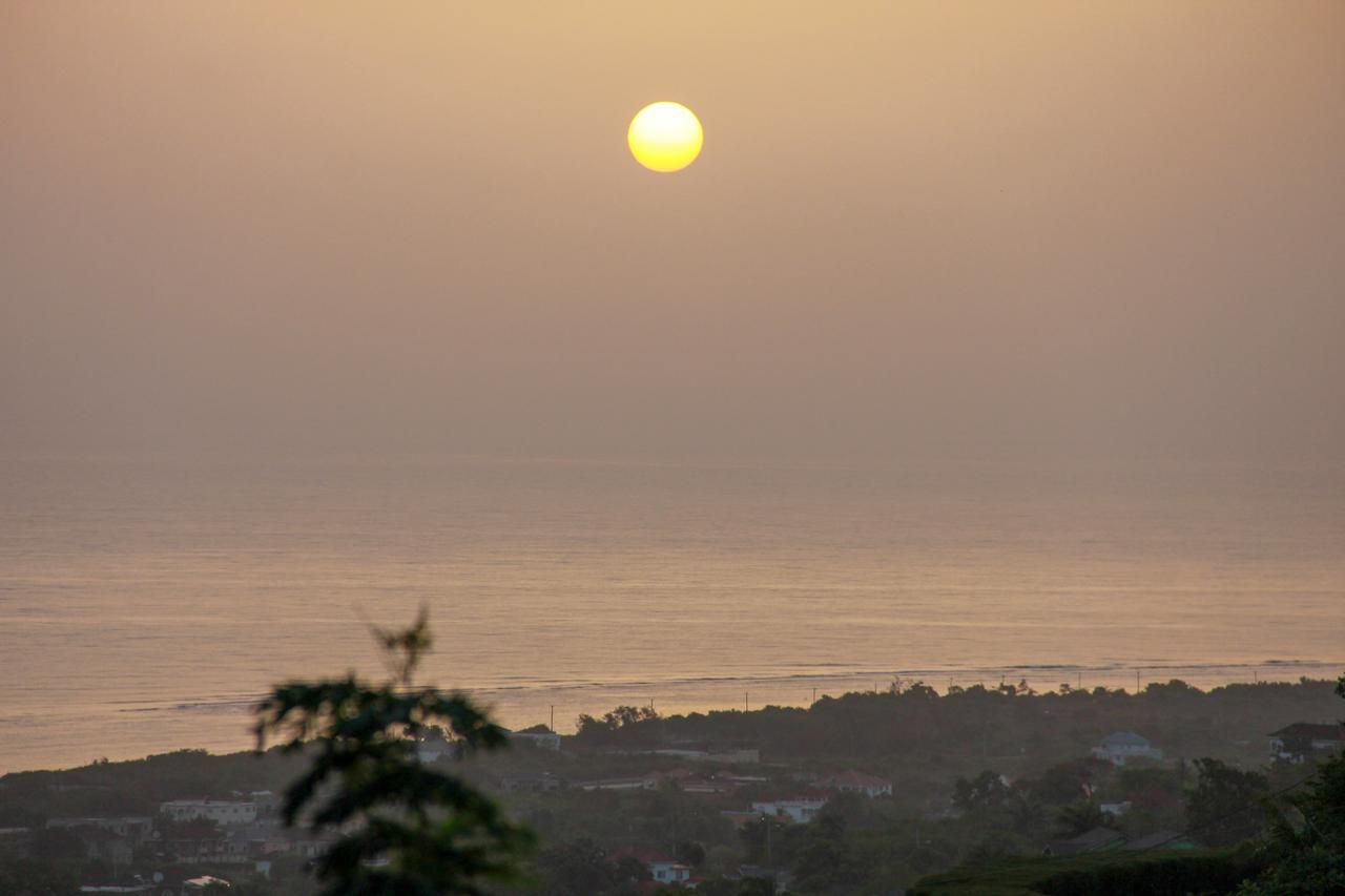 Sunshine Lodge: Your Home Away From Home Montego Bay Exterior foto